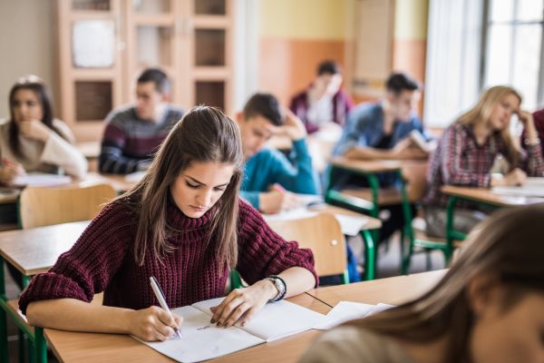 Are we testing students accurately? How multiple-choice exam questions increase the gender gap in test scores